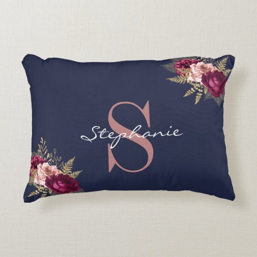 モノグラム名前をカスタムするピンク金ゴールドブルゴーニュフローラ アクセントクッション (正面)