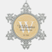 モノグラム新パーソナライズされた刻金ゴールドフローラ スノーフレークピューターオーナメント (正面)