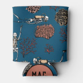 モノグラム水中骨格スキューバダイバーズ&サンゴ 缶クーラー (正面)