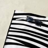 モノグラム白黒ゼブラストライプのパターン ビーチタオル (インサイチュ)
