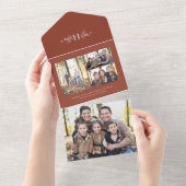 モノグラム素朴テラコッタ休日の写真コラージュ オールインワン招待状 (貼ってはがせる)