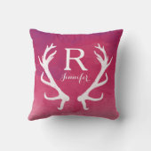 モノグラム素朴〔雄ジカの〕枝角水彩明るいピンク クッション (裏面)