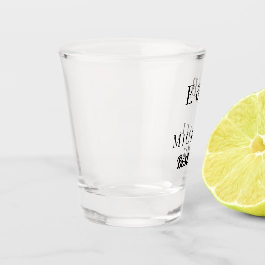 モノグラム結婚の花婿介添人ギフトパーソナライズされたブラック ショットグラス (左)
