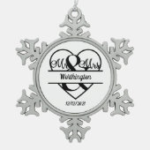 モノグラム結婚ズ名ハートホリデークリスマス スノーフレークピューターオーナメント (正面)