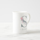 モノグラム赤面ピンクウォーター色フローラ文字S ボーンチャイナマグカップ (正面右)