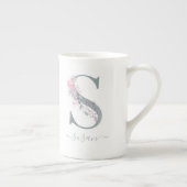 モノグラム赤面ピンクウォーター色フローラ文字S ボーンチャイナマグカップ (右)