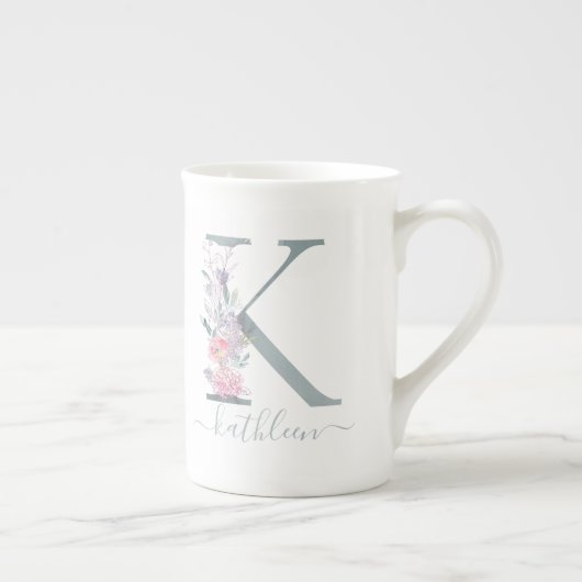 モノグラム赤面ピンク水彩フローラ文字K ボーンチャイナマグカップ (右)