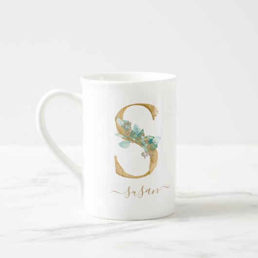 モノグラム赤面ピンク水色フローラ文字Sボン ボーンチャイナマグカップ (左)