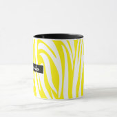 モノグラム黄色と白ゼブラストライプのパターン マグカップ (中央)