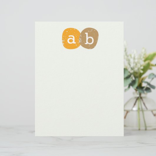 モノグラム (スタンド正面)