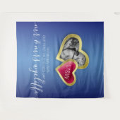 モノグラム サファイアブルー ルビーレッド バレンタインフォト タペストリー (正面(横))