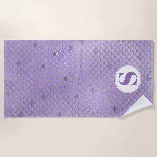 モノグラム パープルとグリーンのマーメイドスケール ビーチタオル (正面)