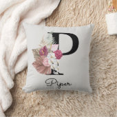 モノグラム ピンク ボヘミアンフラワーのイニシャルP クッション (ブランケット)