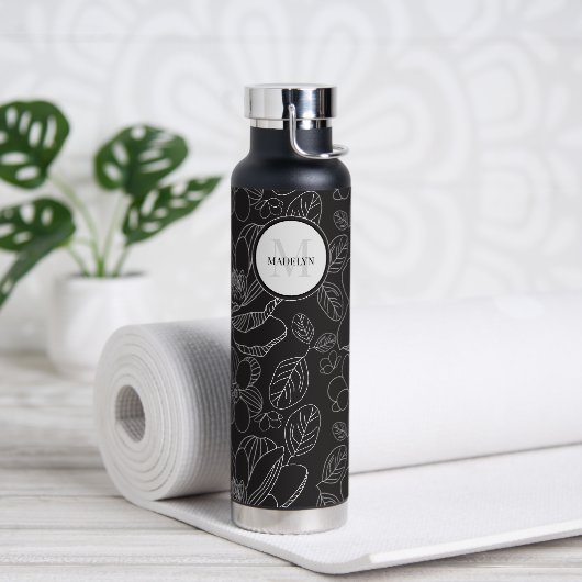 モノグラム・マグノリアイラストレーション パーソナライズされた ウォーターボトル (ヨガ)