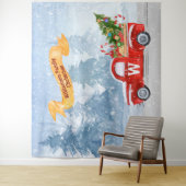 モノグラム ラスティック レッド クリスマス トラック スノー バックドロップ タペストリー (インサイチュ)