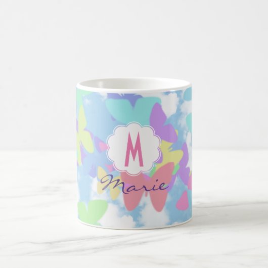 モノグラム 名前&イニシャル入りバタフライコーヒーマグ コーヒーマグカップ (中央)