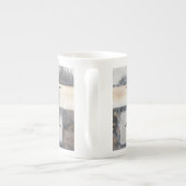 モノグラム |地球と煙I ボーンチャイナマグカップ (裏面)