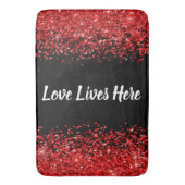 モノグラム – 白い文字オン黒と赤いグリッター | バスマット (正面縦)