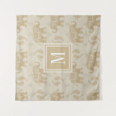 モノグラム|象のカーキ色のキャラバンパターン タペストリー (正面)