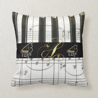 モノグラム"A"のグランドピアノのキーボード クッション