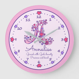 モノグラムAハートの女の子の名前はピンクの時計を意味する ラージ壁時計