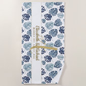 モノグラムAzureブルー熱帯葉金ゴールドニューリウェッド ビーチタオル (正面)