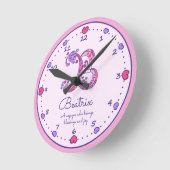 モノグラムBハート女の子の名前ピンクの時計を意味する ラウンド壁時計 (傾斜)