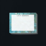 モノグラムClaude Monet, Water Lilies, 1915，アクア ポストイット<br><div class="desc">クロード・モネのアート絵を描の「睡蓮」と付箋。1915年の「睡蓮」絵を描は、青い水色の背景に白絵を描色とピンク色の睡蓮が咲き乱れている。簡単・テンプレートを使用して、名前またはモノグラムイニシャルでパーソナライズする。フォント色、フォントスタイル、フォントサイズはカスタマイズ可能。シックモダンでクラシックで、毎日の完璧なスティッキーノート。</div>