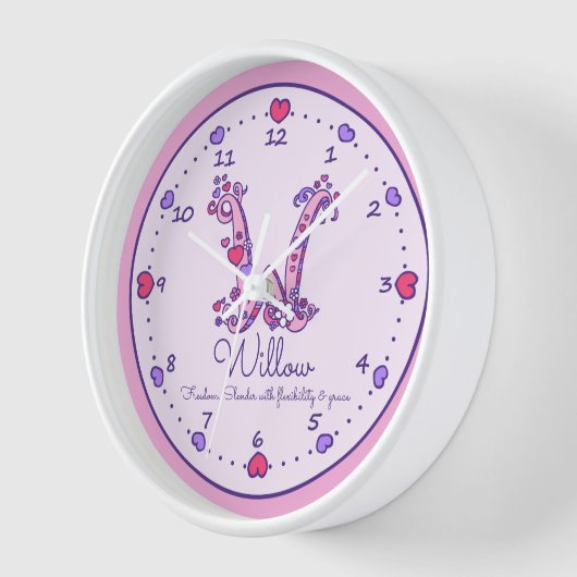 モノグラムWハートの女の子の名前はピンクの時計を意味する 壁時計 (傾斜)