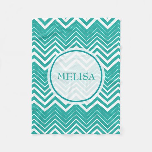 モノグラメド孔雀と白いジグザグシェブロン フリースブランケット (正面)