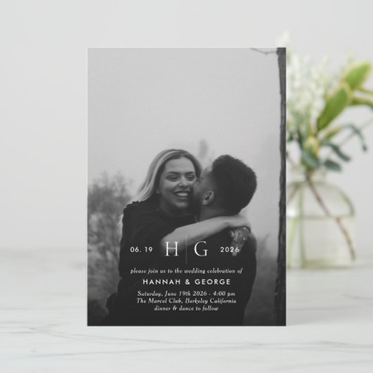 モノグラモダンムポートレート結婚式招待状 招待状 (スタンド正面)