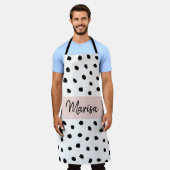 モノグラモダンム名 |パステルピンク&ブラックドット エプロン (着用した状態)