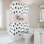 モノグラモダンム名 |パステルピンク&ブラックドット シャワーカーテン (インサイチュ)