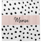 モノグラモダンム名 |パステルピンク&ブラックドット シャワーカーテン (正面)