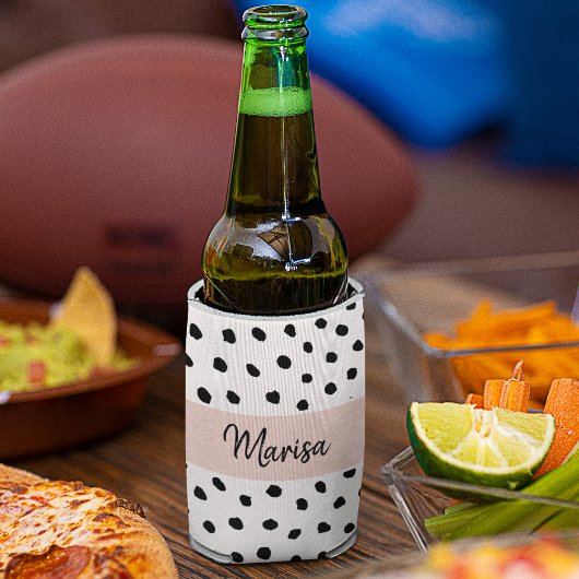 モノグラモダンム名 |パステルピンク&ブラックドット 缶クーラー