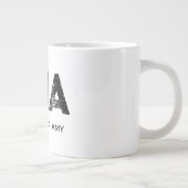 モノトーン シンプルな3文字のモノグラム 名前 白 ジャンボコーヒーマグカップ (右)