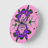 モノラル美しい明るいピンクの花の紫色の陰のモチーフ ラウンド壁時計 (傾斜)