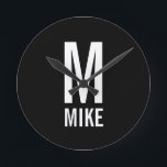 モパーソナライズされたノグラム名 ラウンド壁時計<br><div class="desc">モノモダングラムと名はっきりした前を備えたモノクロパーソナライズされたデザイン(Black and White Monogram モダン Monogram)を、 はっきりした sans serifフォントスタイルで。

パパユニークや夫祖父母などへの贈り物
ロフト/ミニマリモダンストの家庭用装飾品、誕生日プレゼント、祝日プレゼント、家族の懇親会プレゼント、引っ越し祝いパーティーギフト、特別な機会への贈り物としても最適です。</div>