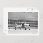 モフェットフィールドのランプにいるリパブリックF-84F ポストカード (正面/裏面)