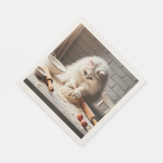 モフモフの猫がピザの生地を焼いている スタンダードランチョンナプキン (角)