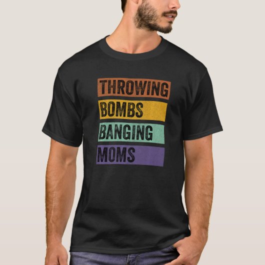 モムズを叩く爆弾の投下 Tシャツ (正面)