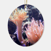 モモのピンクの珊瑚のクリスマスツリーのオーナメント セラミックオーナメント (左)