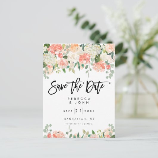 モモの花の緑の草木の結婚式の保存日付カード 案内ポストカード (スタンド正面)