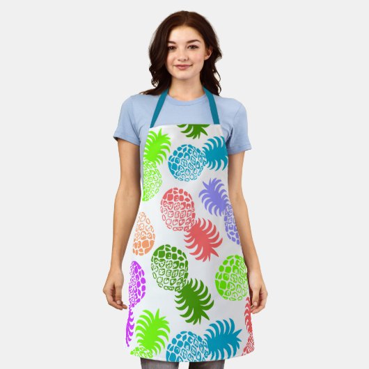 モモナハワイアントロピカルパイナップル数々の- エプロン (着用した状態)