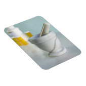 モルタルとピスル、背景にピルボトル マグネット (右側)