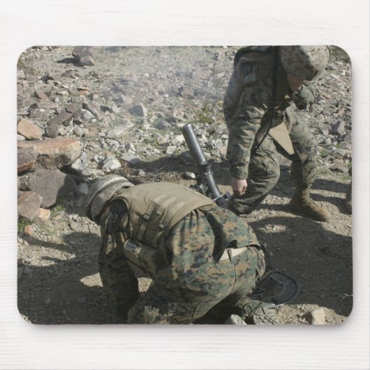 モルタルメンは耳を覆い目を避ける マウスパッド (正面)