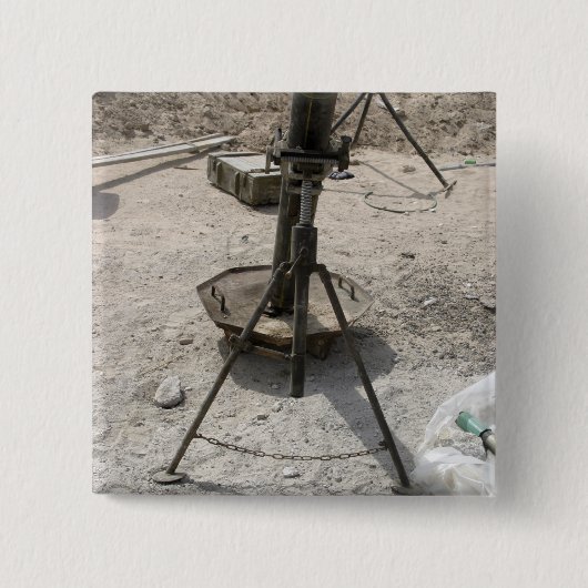 モルタル管 缶バッジ (正面)