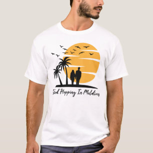モルディブで島が飛び跳ぶ Tシャツ