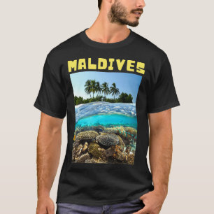 モルディブの可愛い島が水中 Tシャツ