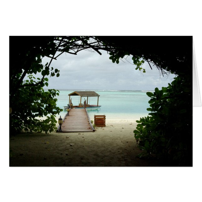 モルディブの島のボート (正面横)